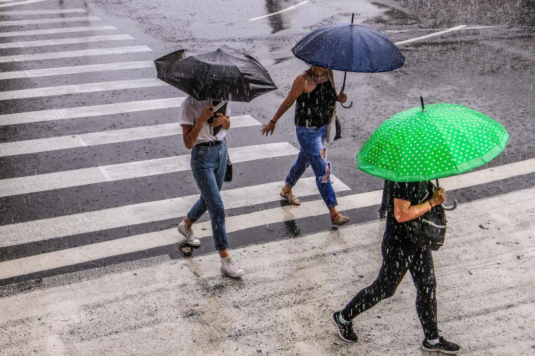 Rio Grande do Sul terá tempestades com potencial de tornado e granizo a partir de quarta. Esses temporais, com rajadas …