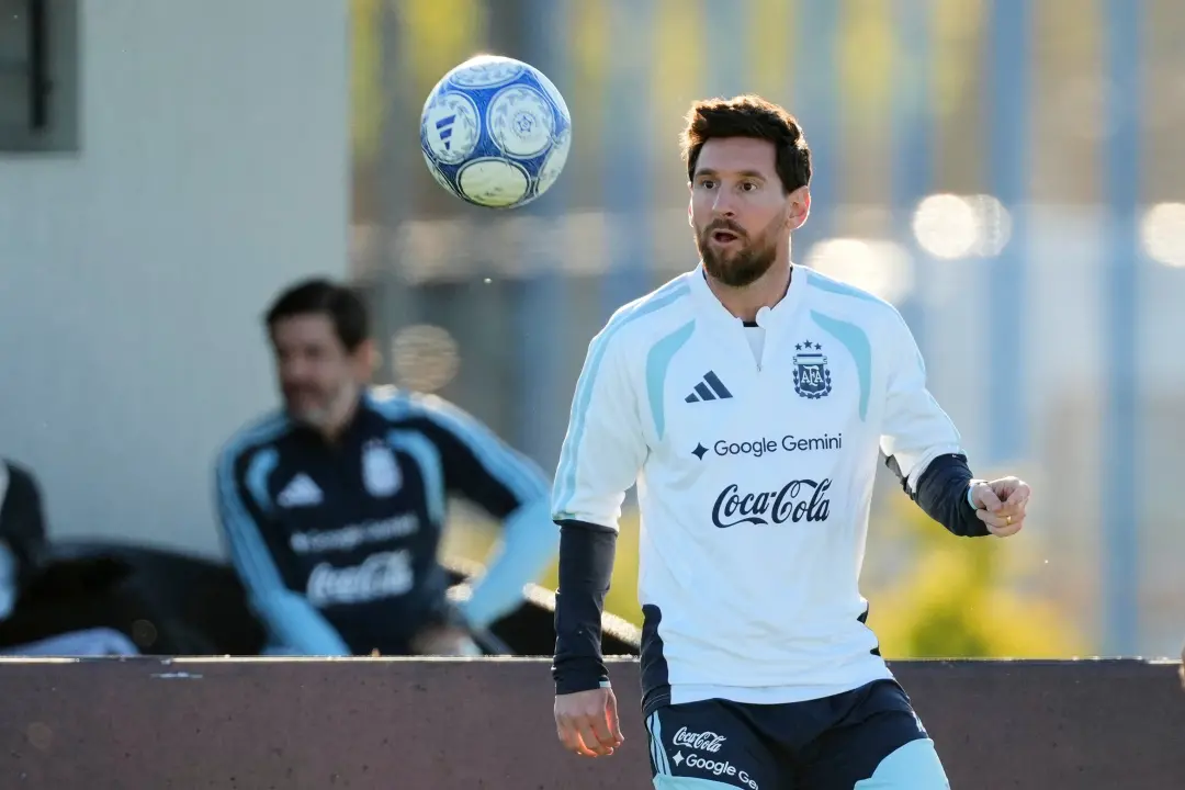 Lionel Messi despede a Albiceleste contra Benín. A organização desses amistosos com equipes fora da elite gera críticas…