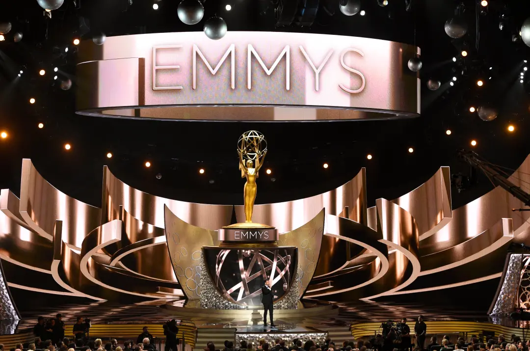Los Emmy vão passar para o Prime Video da Amazon a partir de 2027. Essa mudança afeta a TV tradicional, e me preocupa c…