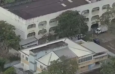Curicica teve uma escola invadida por homens armados após um tiroteio com a PM na Vila Sapê. É preocupante ver locais d…