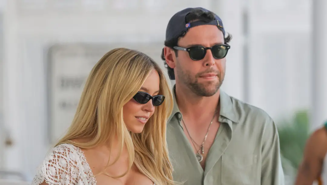 Sydney Sweeney e Scooter Braun noivo. É um passo sério nesse romance agitado da atriz com o magnata da música. O que mu…