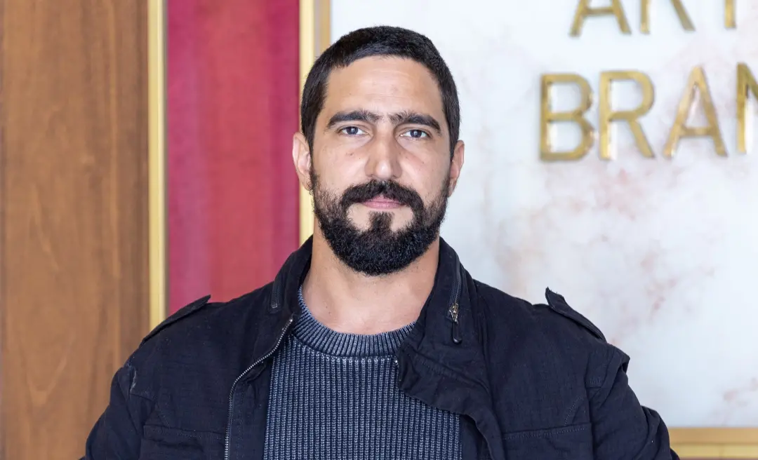 Heitor vai visitar o túmulo do pai Arthur na novela Quem ama cuida. É importante lembrar que o cuidado com quem se foi …