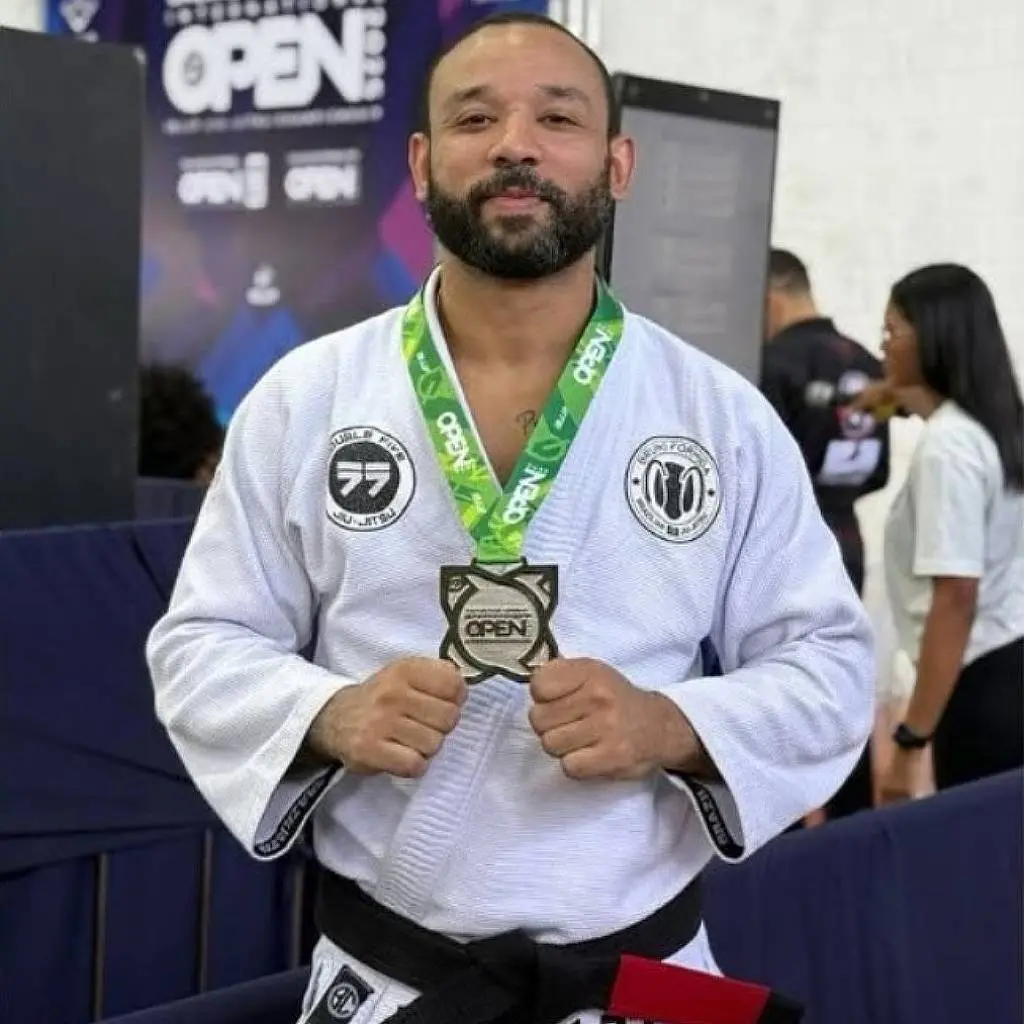 Bruno Formiga, técnico de jiu-jítsu no Rio de Janeiro, enfrenta acusações de assédio sexual e estupro por duas alunas. …
