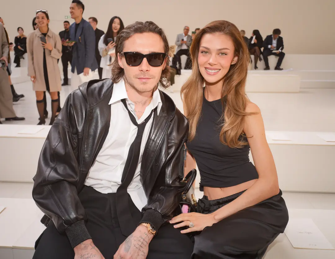 Brooklyn Beckham sendo visto como acessorio após oito vezes de apoio a Nicola em quatro semanas. Parece que a vida dele…