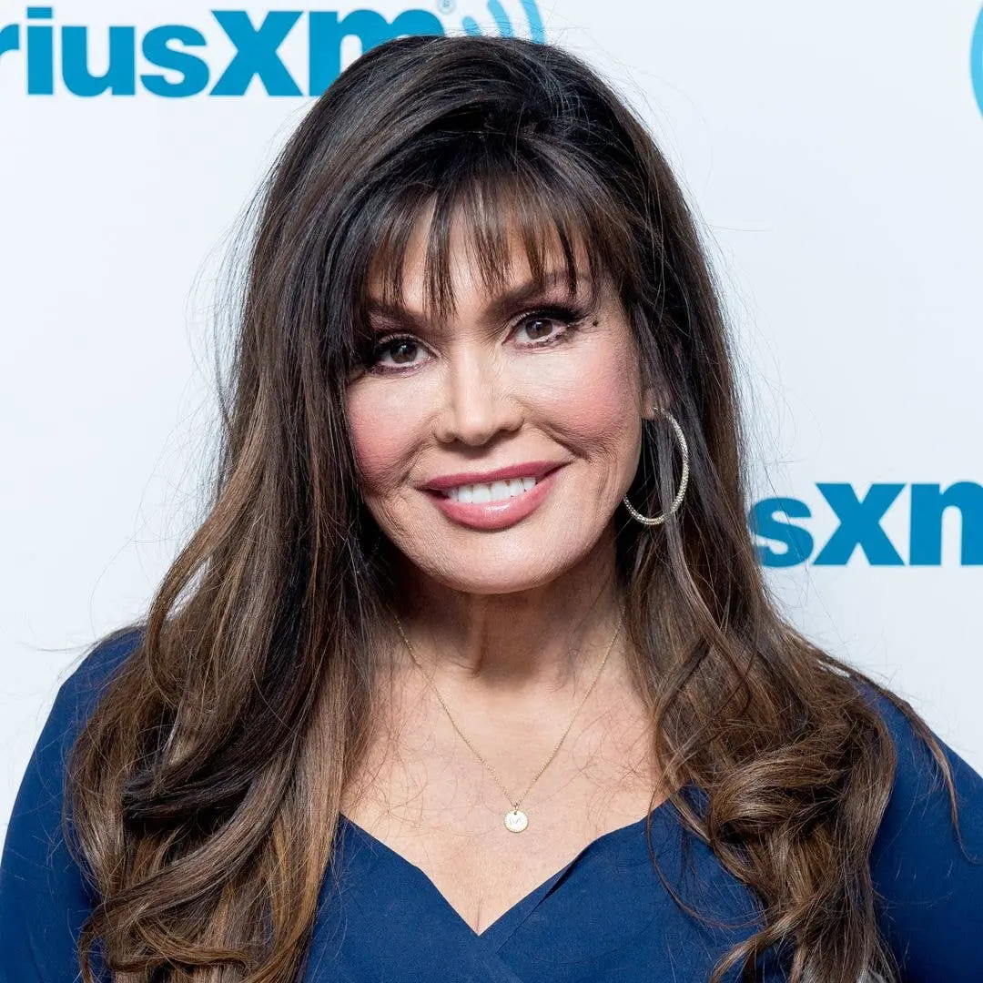 Marie Osmond, aos 66 anos, apareceu em foto de casamento do filho com uma aparência que desafia a idade. É impressionan…