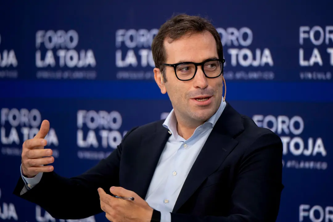 A conta única para investimento em Europa permite aplicar até 150 mil euros em ativos com diferimento fiscal. Essa medi…