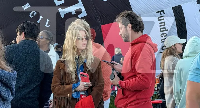 Jessica Simpson e Thomas Eisenhood foram vistos no Parque da Festa dos Balões em Albuquerque, Novo México, tirando self…
