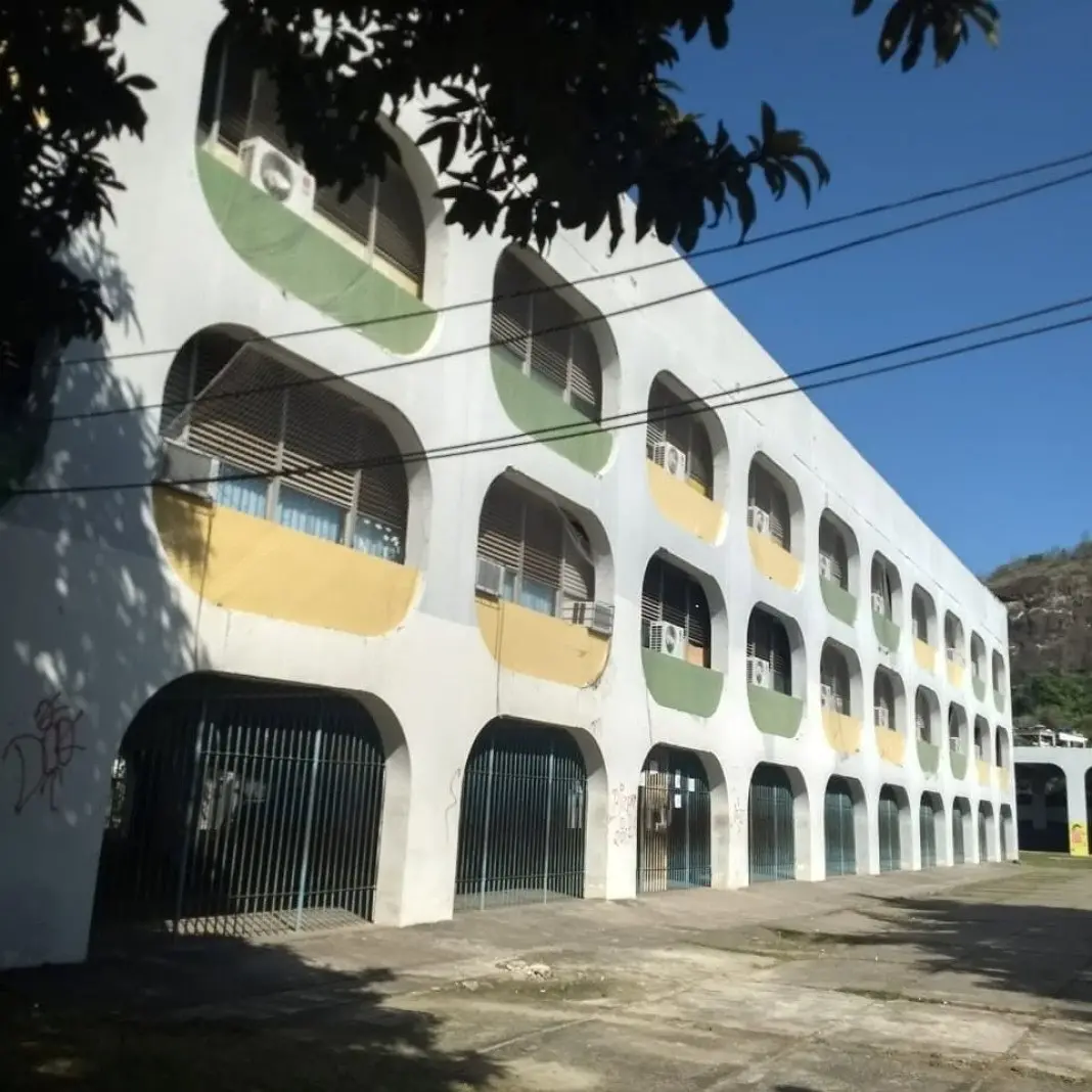 Curicica, Rio, escola teve aulas suspensas por confronto armado na Vila Sapê. Quando a violência chega perto do lugar d…