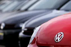 Quase 4 milhões de carros da Volkswagen podem ser chamados por falha na direção. Um parafuso na caixa de direção pode c…