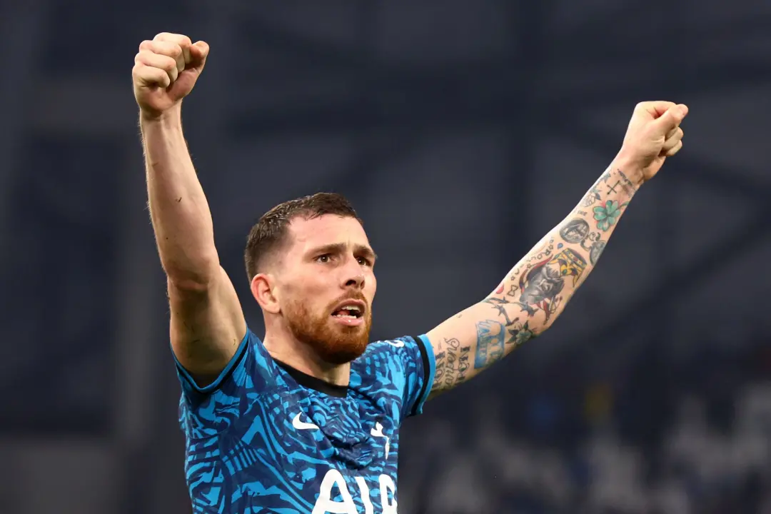 Juventus e Napoli buscam reforços no meio campo com lesões afetando ambos os times. O Juve mira Hojbjerg para dar lider…