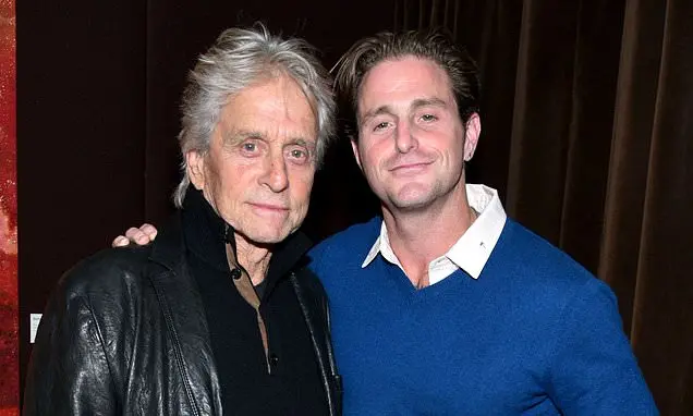 Michael Douglas recusou participar de terapia em grupo enquanto o filho Cameron estava em reabilitação por vício. É uma…
