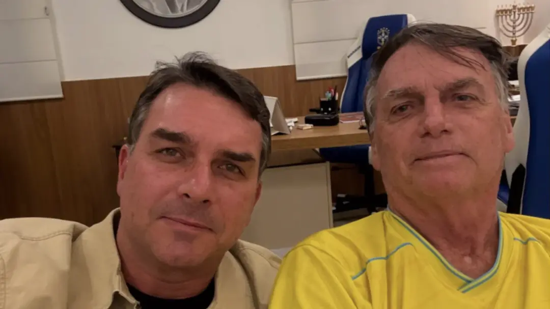 Nome Flávio Bolsonaro, se eleito, teria possibilidade de usar mecanismos constitucionais para buscar alteração da pena …