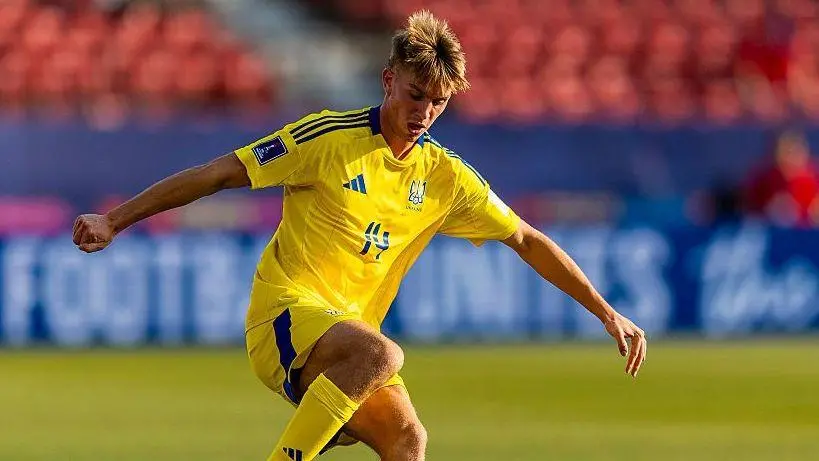 Kristian Shevchenko assinou com o Sholing FC, time da sétima divisão, após passar pelas academias de Chelsea e Tottenha…
