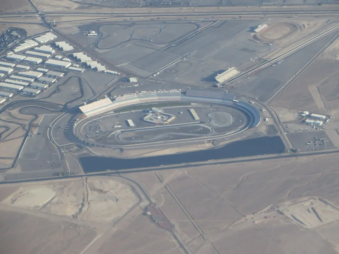 Rowdy Road, nome de rua que homenageia Kyle Busch, foi aprovado no Las Vegas Motor Speedway, mesmo após a prefeitura de…