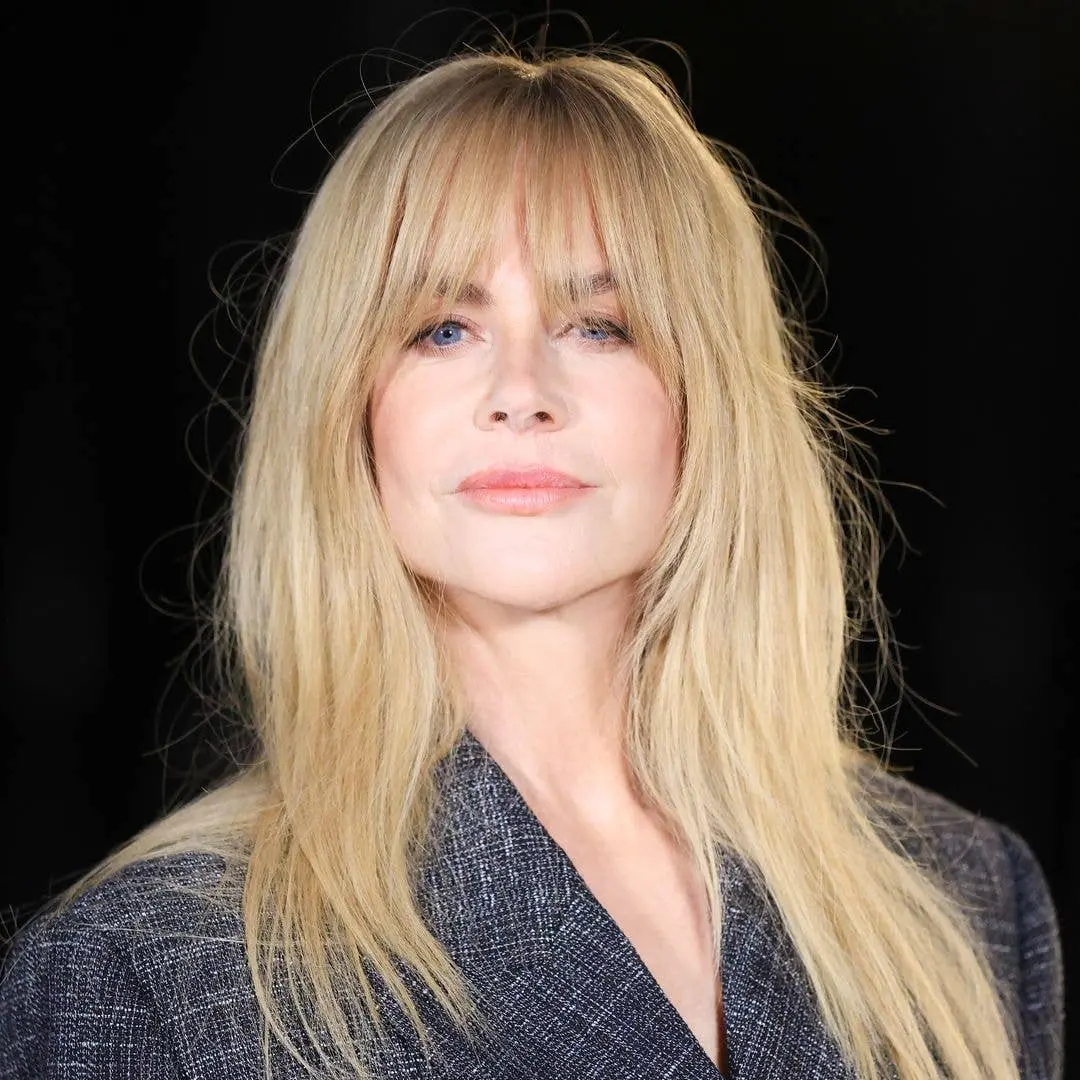 Nicole Kidman mostrou os mega repicados ultralongos no desfile da Chanel primavera/verão 2027. A mudança mostra que reg…