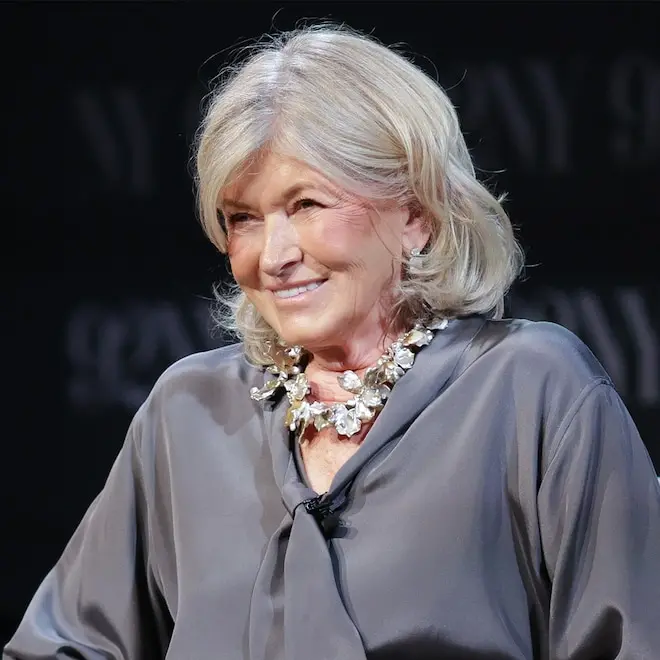 Martha Stewart gerou 65 milhões em royalties através de seu acordo com a Kmart nos anos 90. É fascinante ver como a cri…