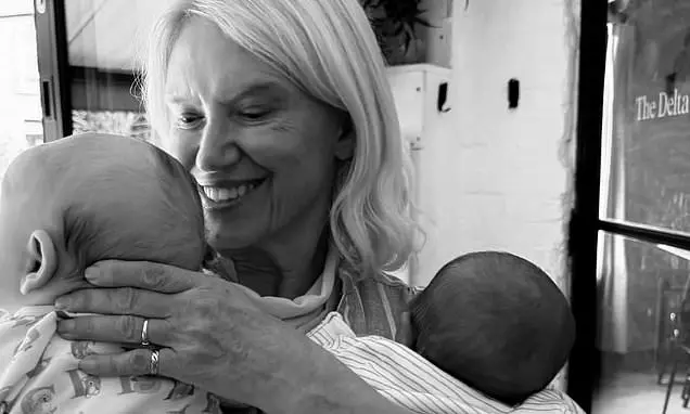 Anneka Rice virou avó de quatro, com o terceiro e quarto netos em apenas dez semanas. É muito bom ver essa alegria, poi…