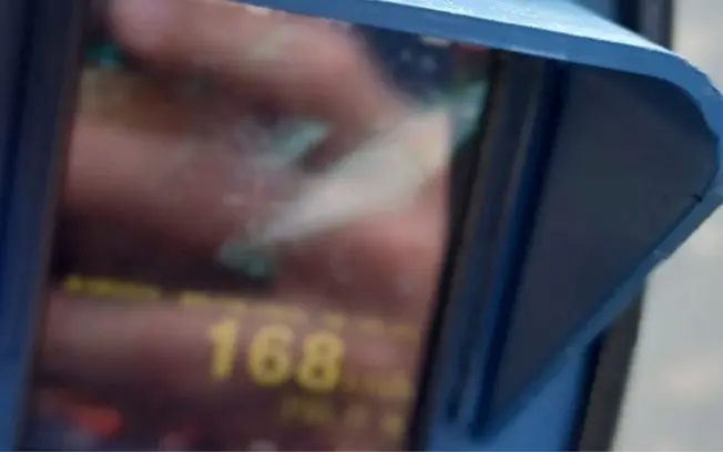 168 km/h na Rota dos Romeiros. Um carro a essa velocidade na Dutra, perto de Aparecida, coloca em risco quem caminha em…