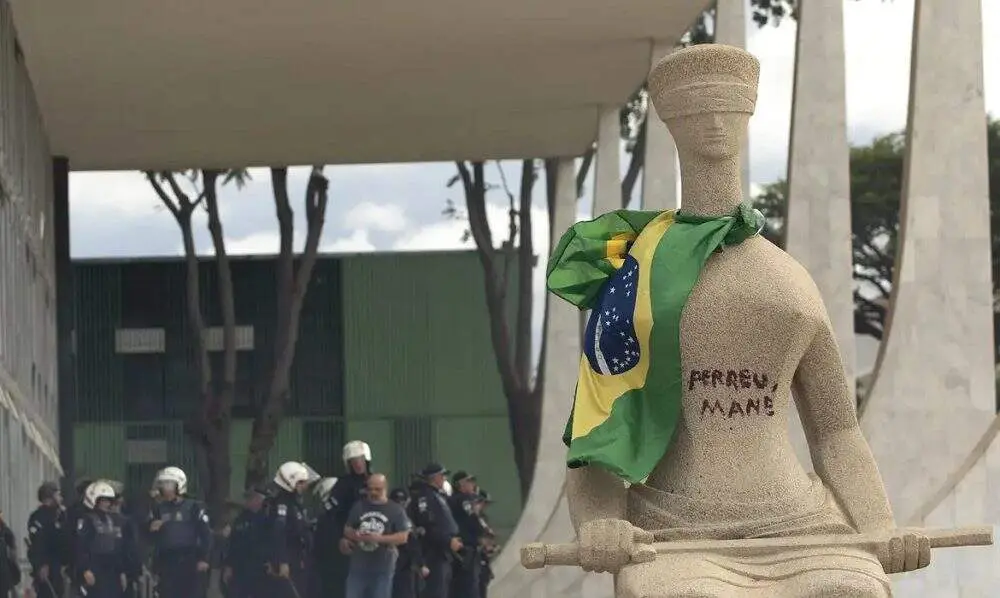 Débora do Batom, cabeleireira, ganhou progressão para regime semiaberto por decisão do Ministro Alexandre de Moraes. A …