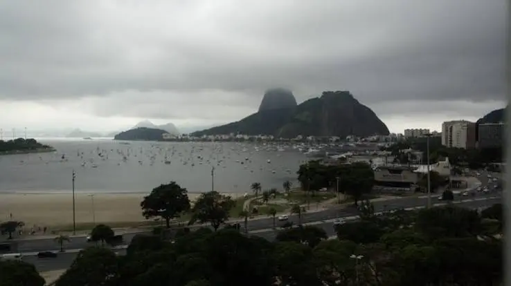 Rio com pancadas de chuva moderada a partir da tarde, com temperatura máxima de 29°C prevista para terça. Essa instabil…