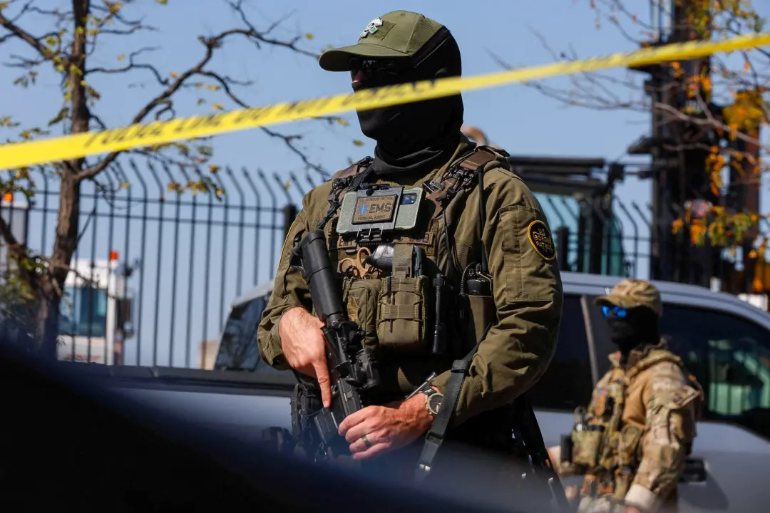 Danilo Silva, 46 anos, foi preso em Miami por se passar por agente do ICE no campus da universidade Kendall durante a v…