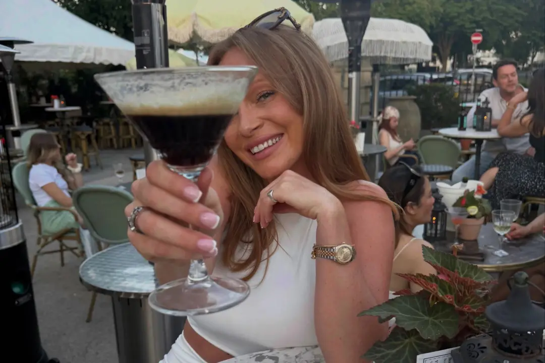 Summer Monteys-Fullam, ex de Paul Hollywood, foi vista em um jardim de pub no Reino Unido aproveitando o fim do verão. …