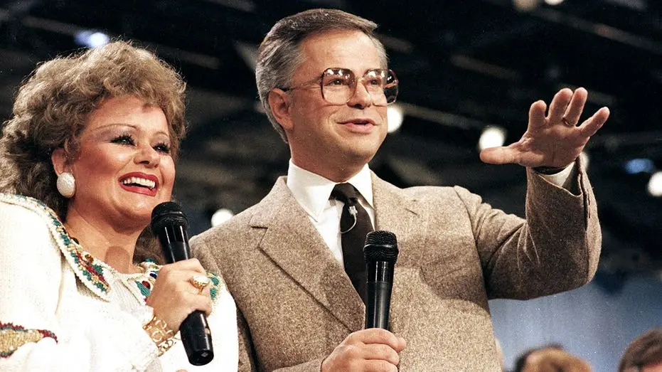 Jim Bakker, televangelista conhecido pelo PTL Club, faleceu aos 86 anos. Ele foi pioneiro da televisão cristã, mas sua …