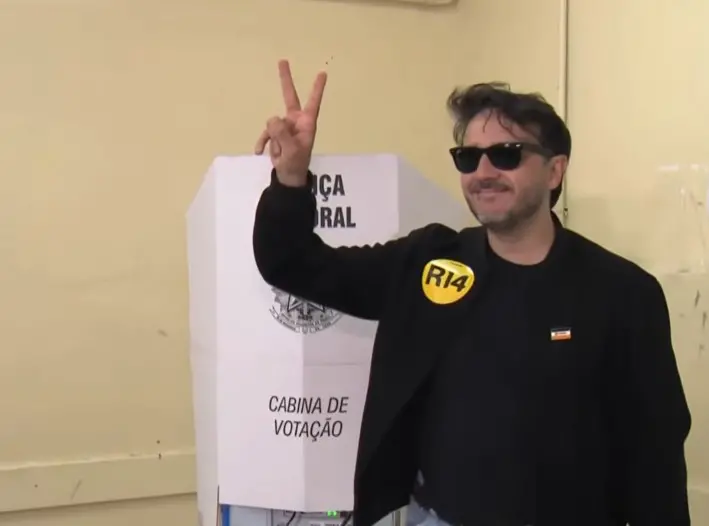Renan Santos, com mais de 2,6 milhões de votos, negou ter sido procurado para alianças com lideranças de PT ou Centrão.…