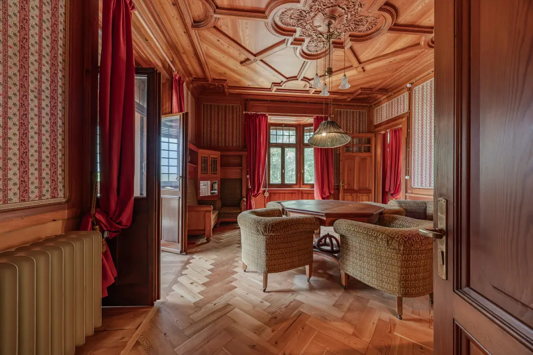 Villa Laubenò, refúgio invernal dos Gucci na filmagem de House of Gucci, está à venda por 2,9 milhões de euros nos Alpe…