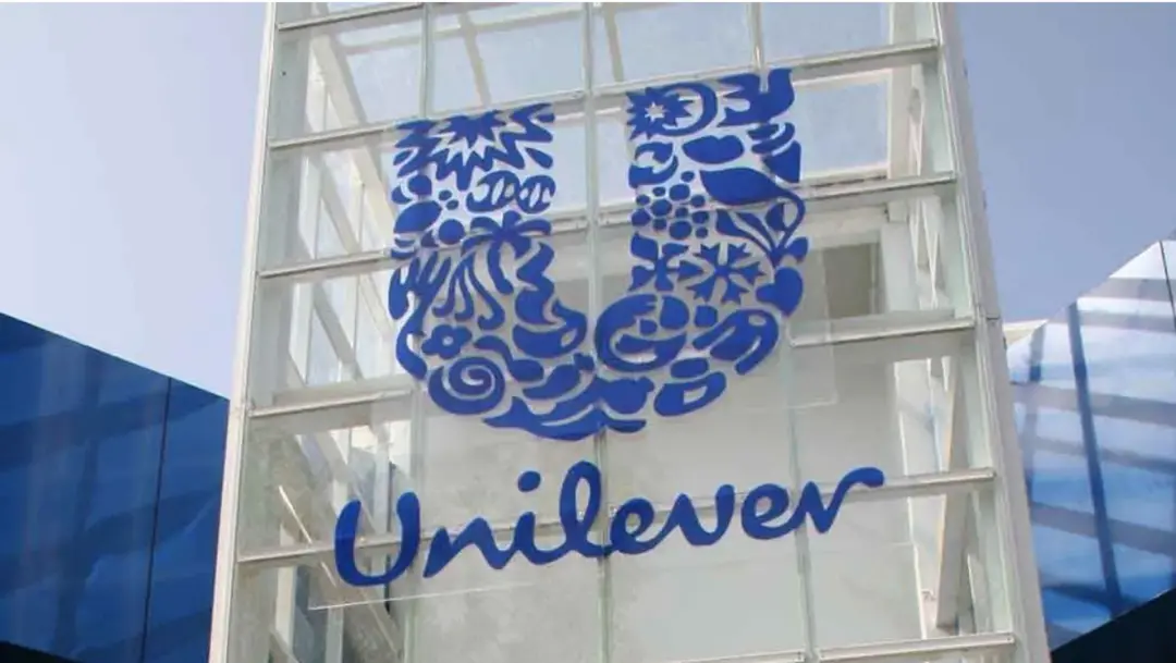 Unilever em Vinhedo, SP, teve a suspensão da fábrica de saneantes revogada pela Anvisa. A reinspeção mostrou que as não…
