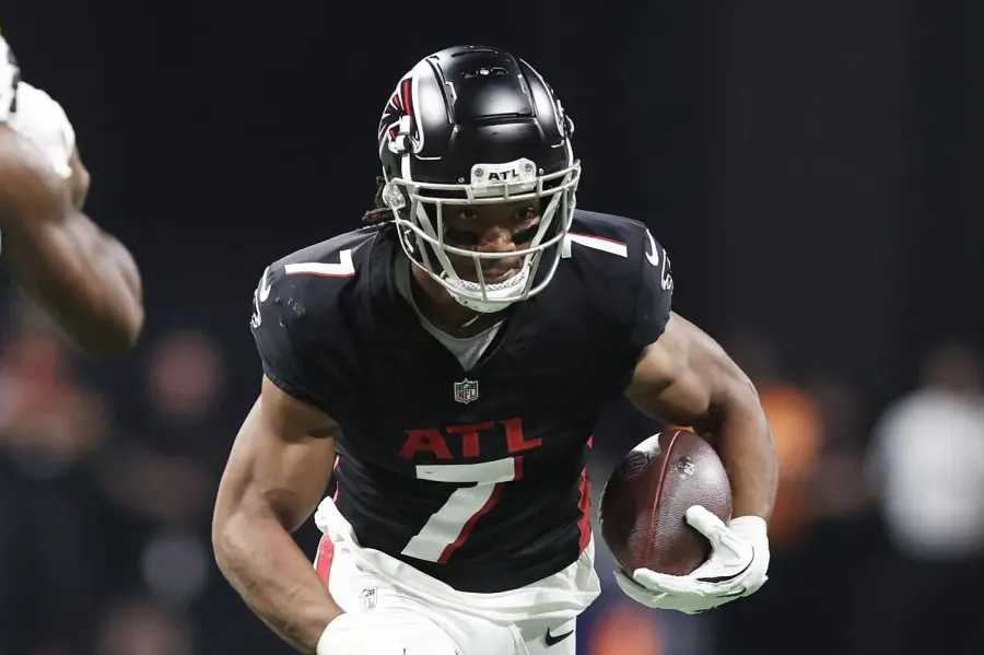 Bijan Robinson marcou cinco touchdowns, levando os Falcons a ganharem dos Saints por 45 a 24 em Nova Orleans. Uma vitór…