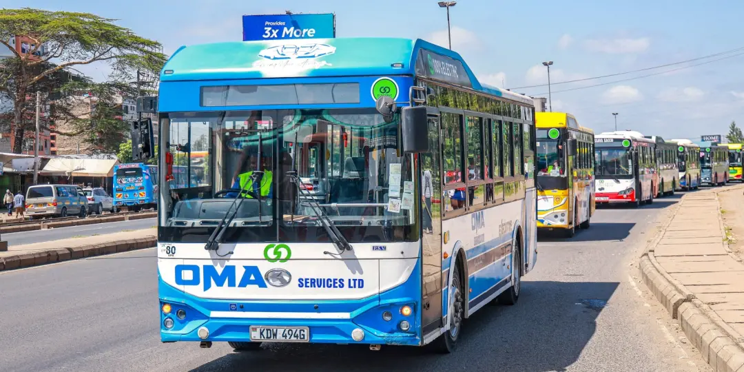 Mais de cem ônibus elétricos em operação no Quênia e Ruanda. A BasiGo usa um modelo de aluguel para deixar carros elétr…