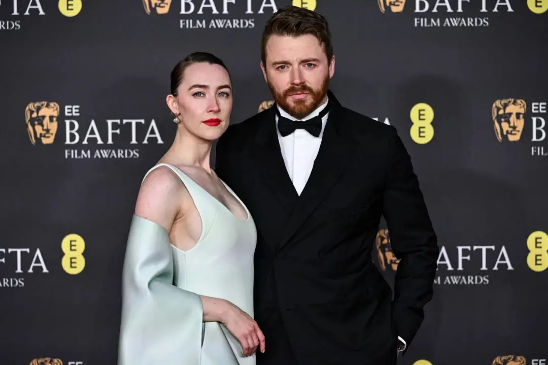 Saoirse Ronan disse que boatos sobre Jack Lowden ser o novo James Bond nao estao rolando na casa deles. O Gary Oldman c…