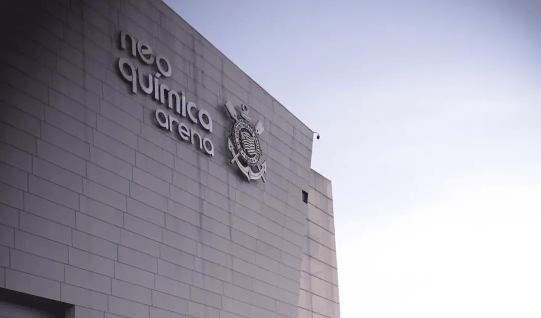Corinthians e Caixa, acordo para quitar a dívida da Neo Química Arena de R$ 630 milhões. A Caixa assumiria o naming rig…