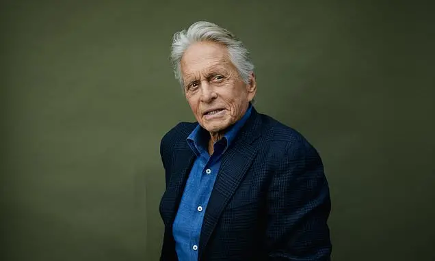 Michael Douglas, com seis décadas de carreira, soltou a autobiografia One Helluva Ride expondo abuso e negócios com dro…
