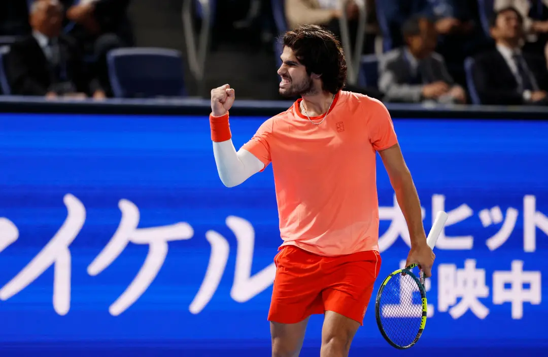 Alcaraz vence Lehecka em Tóquio por 7-6(4) e 6-4, somando três títulos nesta temporada. A recuperação dele depois de pa…