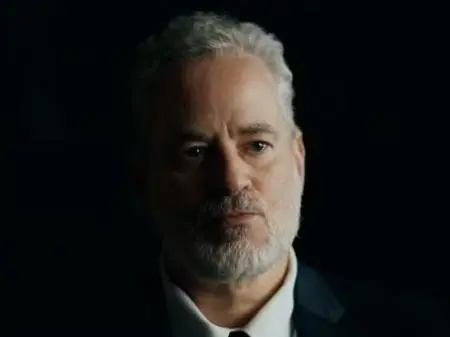 Ademir arma fuga em Quem Ama Cuida depois que a morte de Arthur desmascara a situação. Parece que o ideal de cuidado ne…