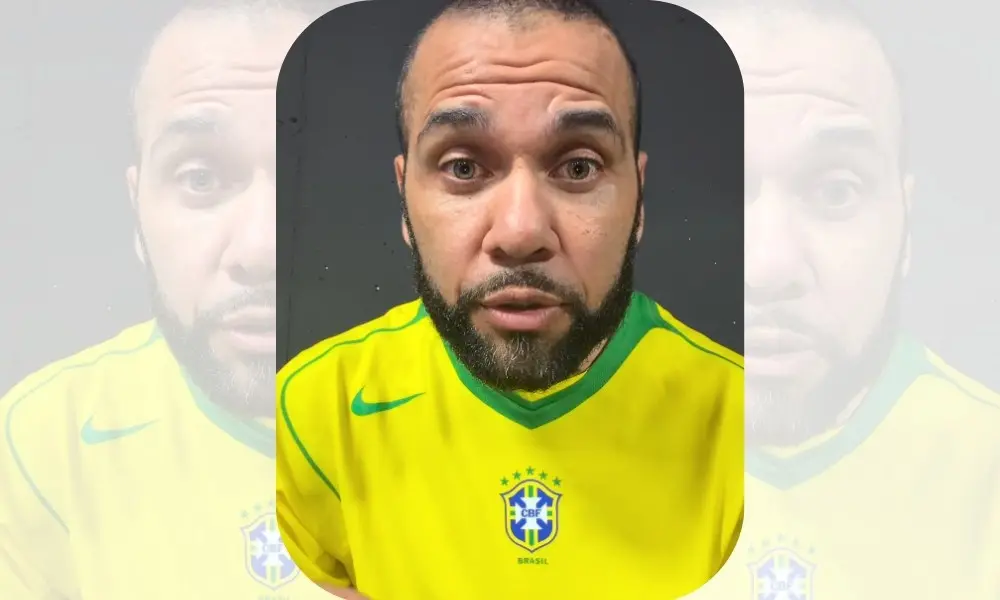 Daniel Alves declarou apoio a Flávio Bolsonaro, dizendo que a mudança estava próxima, após o candidato liderar o primei…