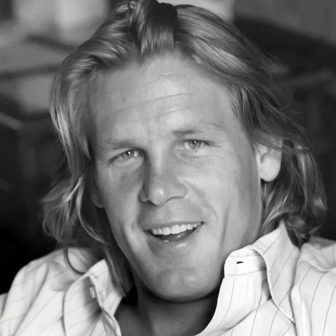 Nick Nolte, ator antigo, tem os dois filhos entrando no mundo da atuação. É interessante ver essa passagem de bastão, e…