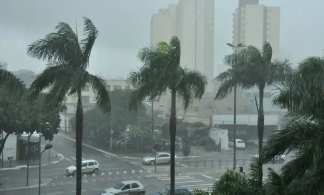 Goiânia terá pancadas de chuva e trovoadas nesta terça-feira, com temperatura entre 20 e 30 graus e rajadas de vento à …