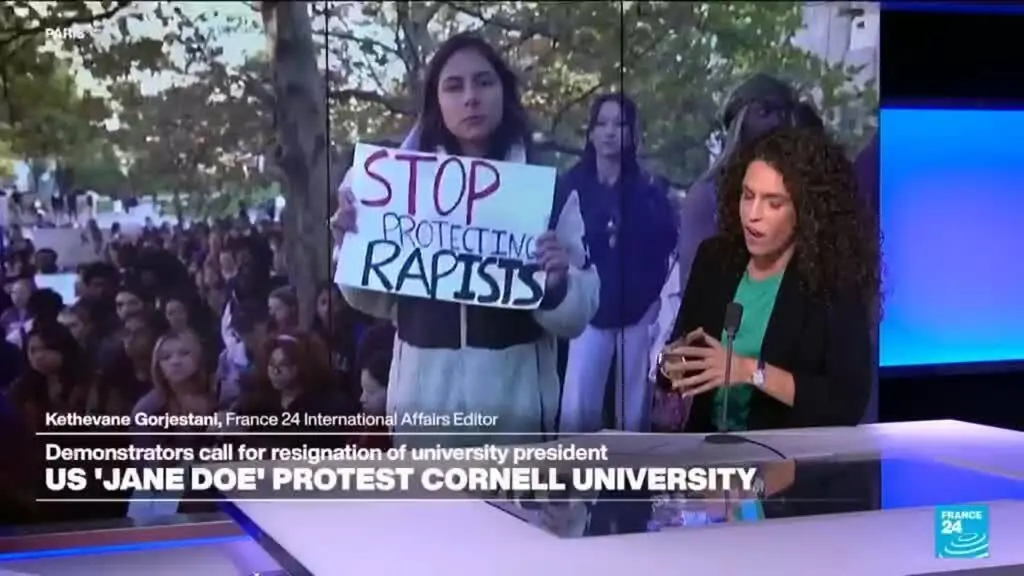 Estudantes da Cornell realizaram um protesto em massa na segunda-feira em solidariedade a uma colega com alegações de v…