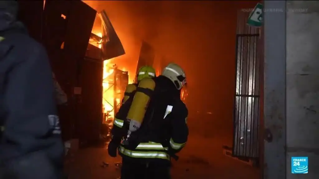 Seis mortes e quase sessenta feridos em Kharkiv após ataque russo em área residencial. É preocupante o dano em áreas on…