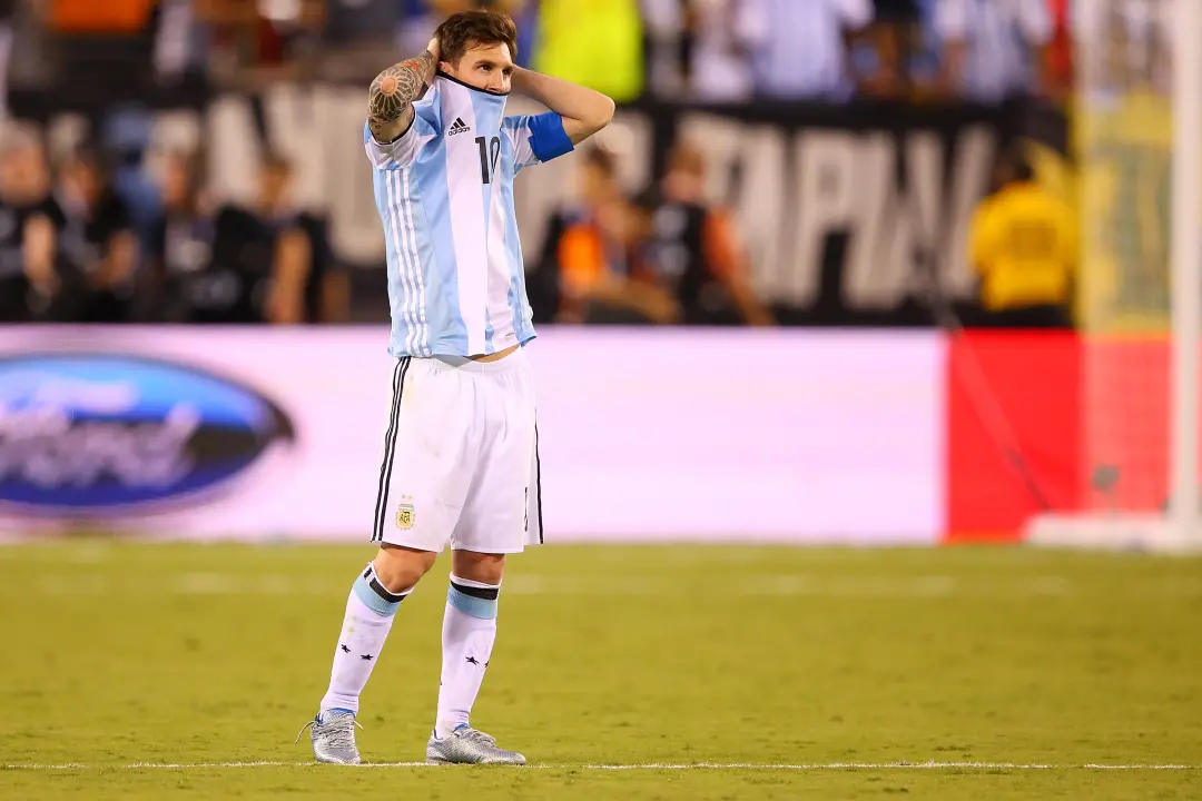 Lionel Messi disse que a seleção acabou para ele em 2016, depois de ir para o quarto vice-campeonato da Copa América. A…