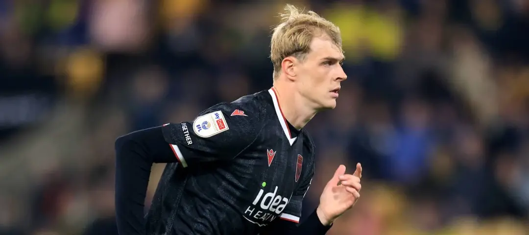 Toby Collyer saiu do Manchester United por um valor inicial de 3 milhões de libras para o West Bromwich Albion. Acho qu…