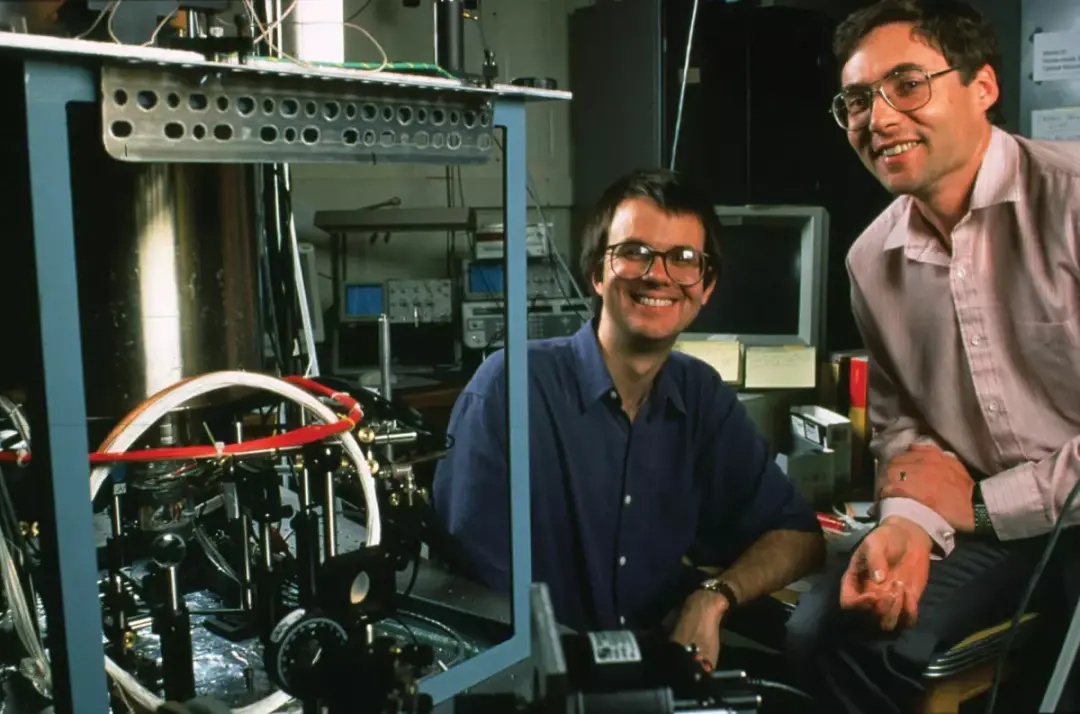 Cornell, vencedor do Nobel de Física de 2001, tá meio nervoso com a velocidade do avanço da Inteligência Artificial no …