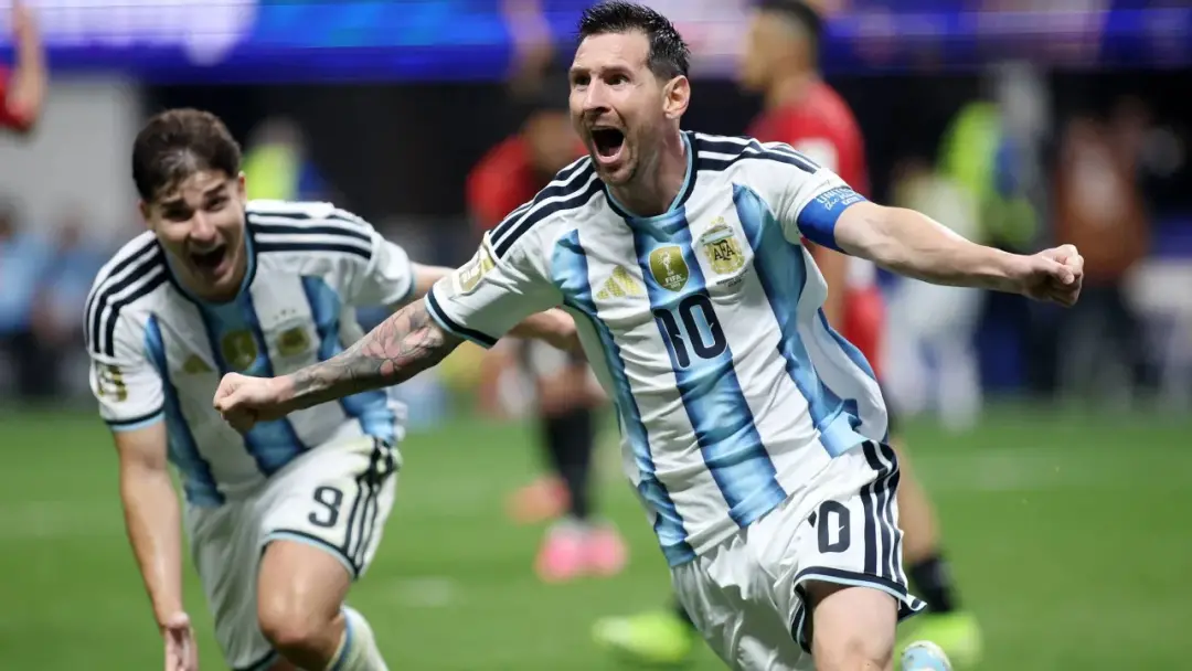 Lionel Messi vestirá um uniforme especial na partida final pela Argentina contra Benin, no Estadio Monumental, nesta te…