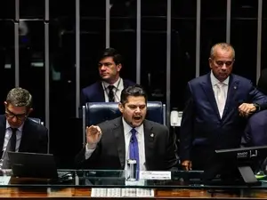 Senado mantém a análise do fim da 6x1 hoje, enquanto a oposição busca adiar para depois do segundo turno. É preciso pon…