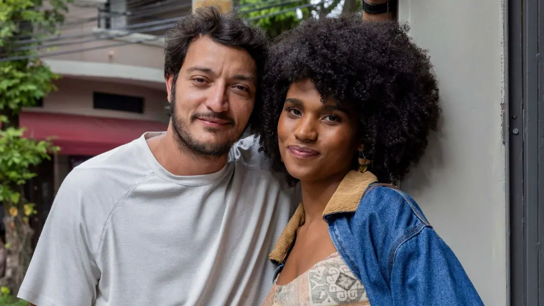 Elenice, personagem da novela, mostra a dificuldade de romper um vínculo abusivo, mesmo com a filha tentando convencê-l…