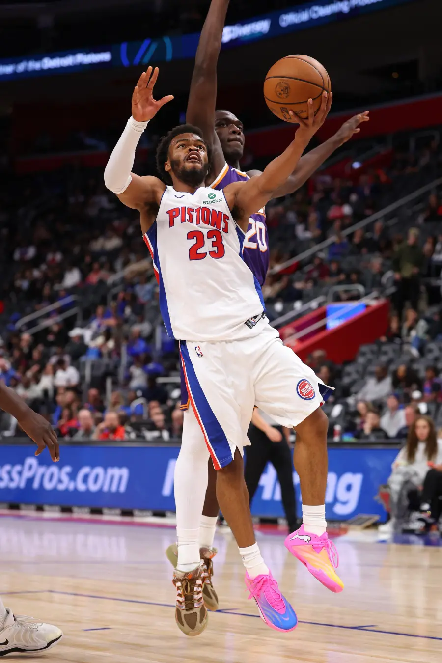 Pistons venceram Suns por 109 a 107 em Detroit, com o novato Ebuka Okorie marcando o ponto de virada no segundo tempo. …