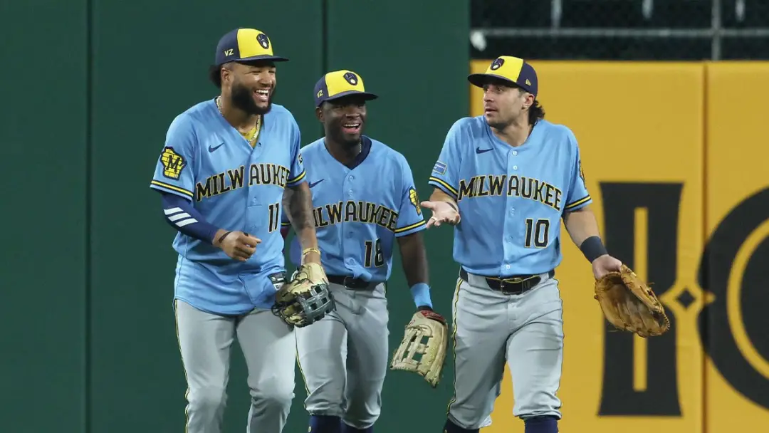 Jackson Chourio marcou dois pontos com um simples no bate contra Mason Miller no NLDS, ajudando os Brewers a ganharem d…